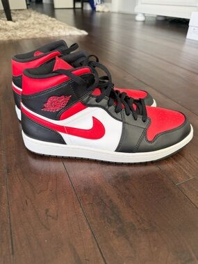Nike Air Jordan 1 Mid - Red, Black & White